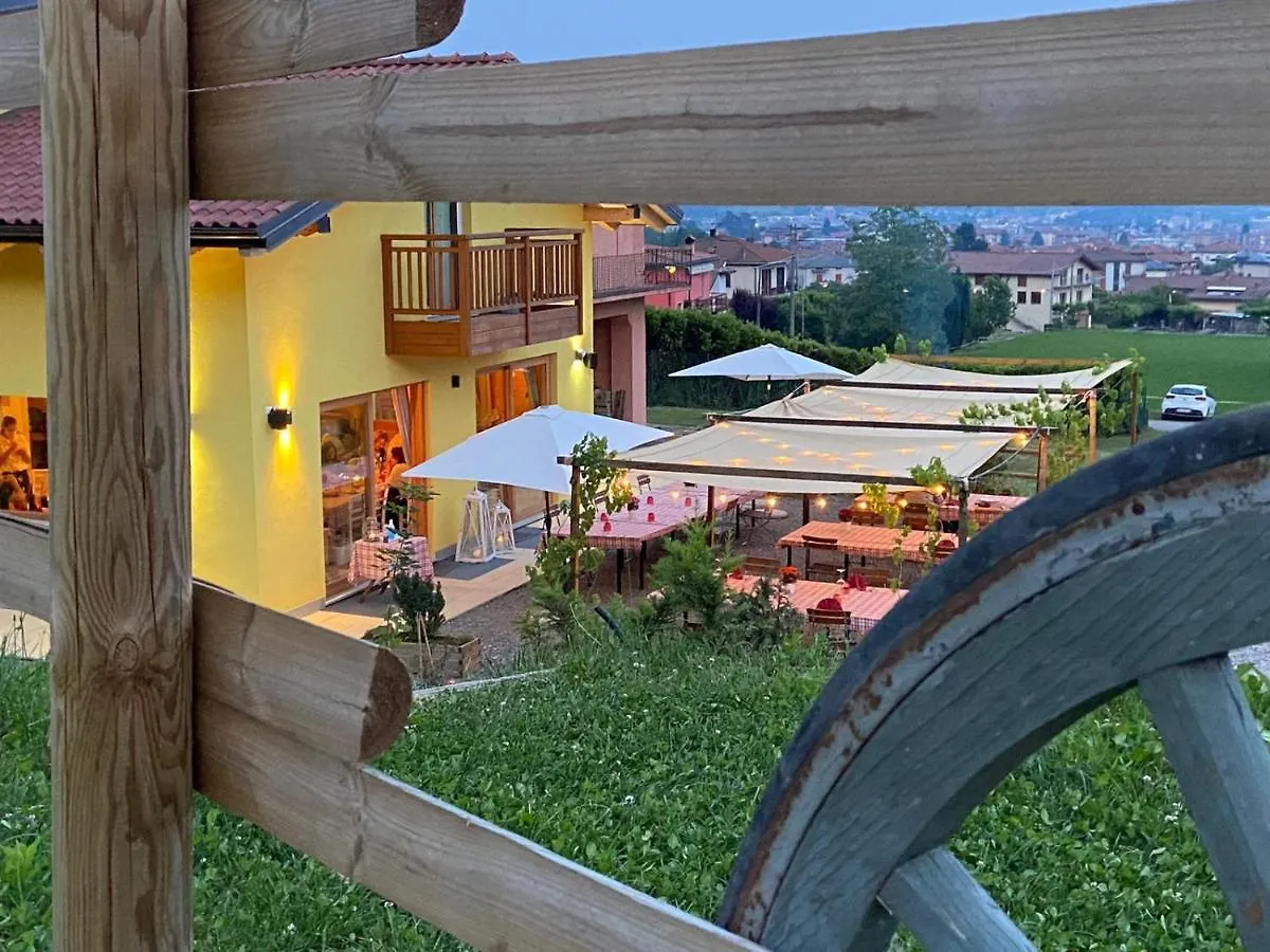 Alloggio per agriturismo Agriturismo La Soglia Del Parco Ranica Italia